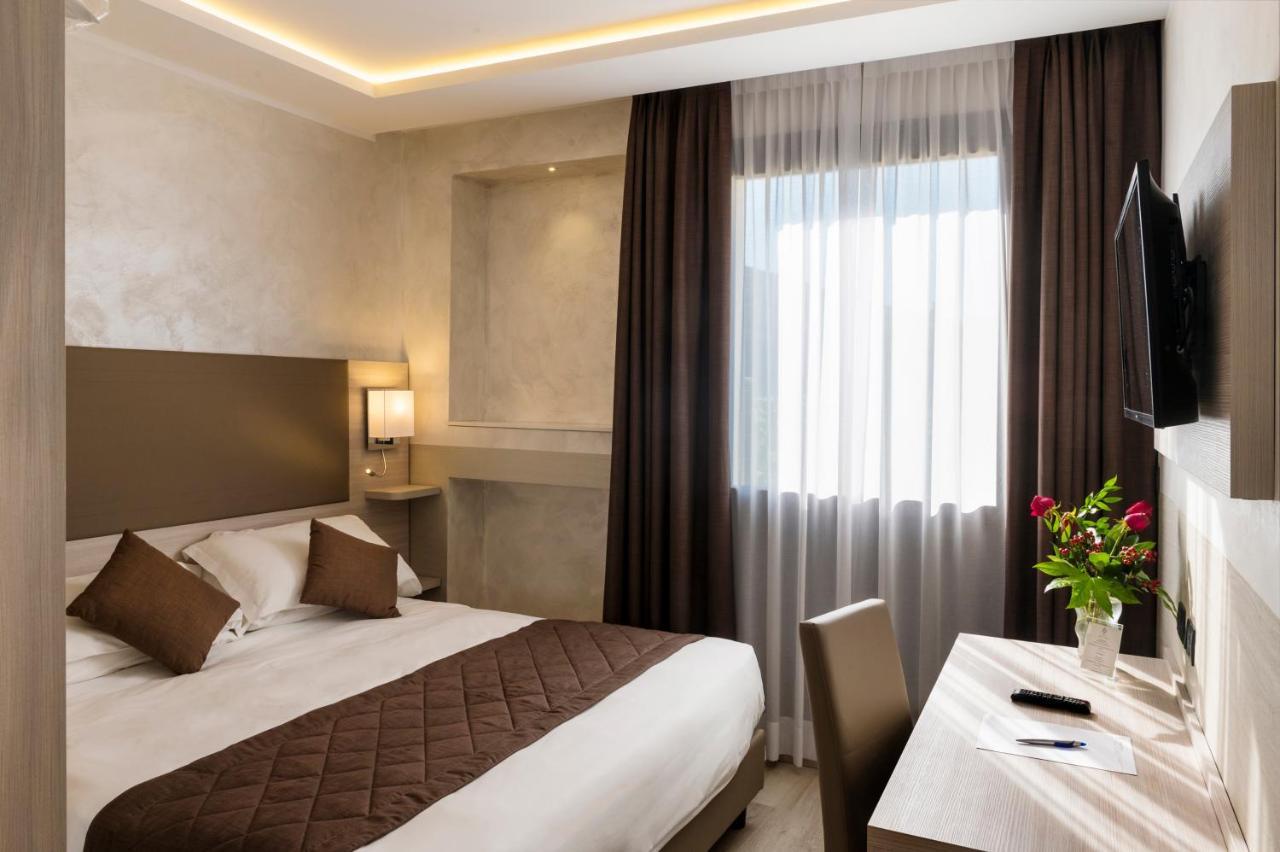 Hotel Plaza Torino Esterno foto