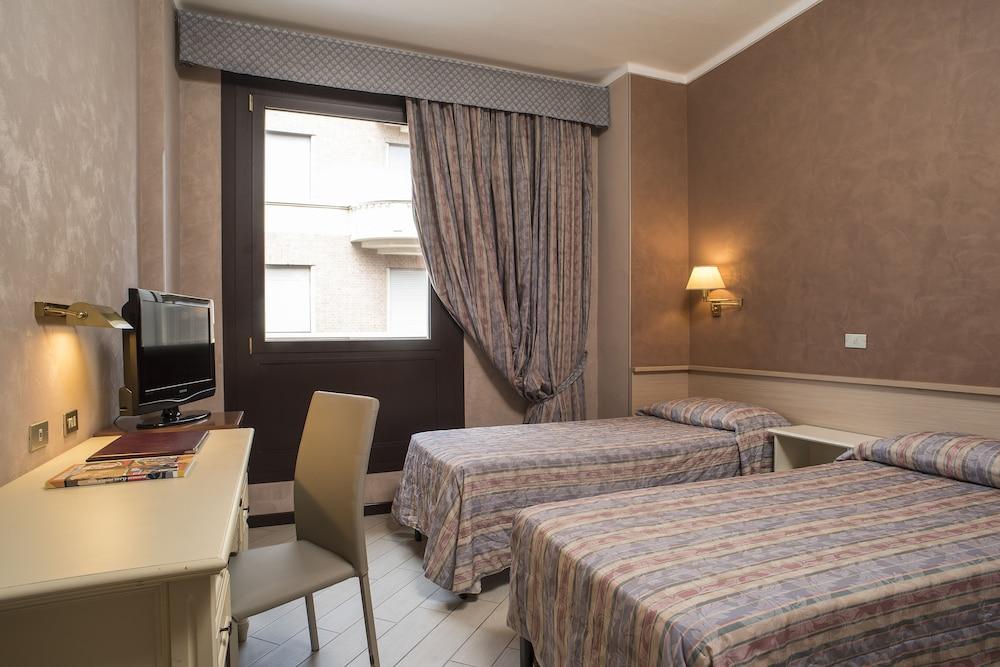 Hotel Plaza Torino Esterno foto