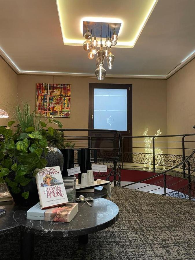Hotel Plaza Torino Esterno foto