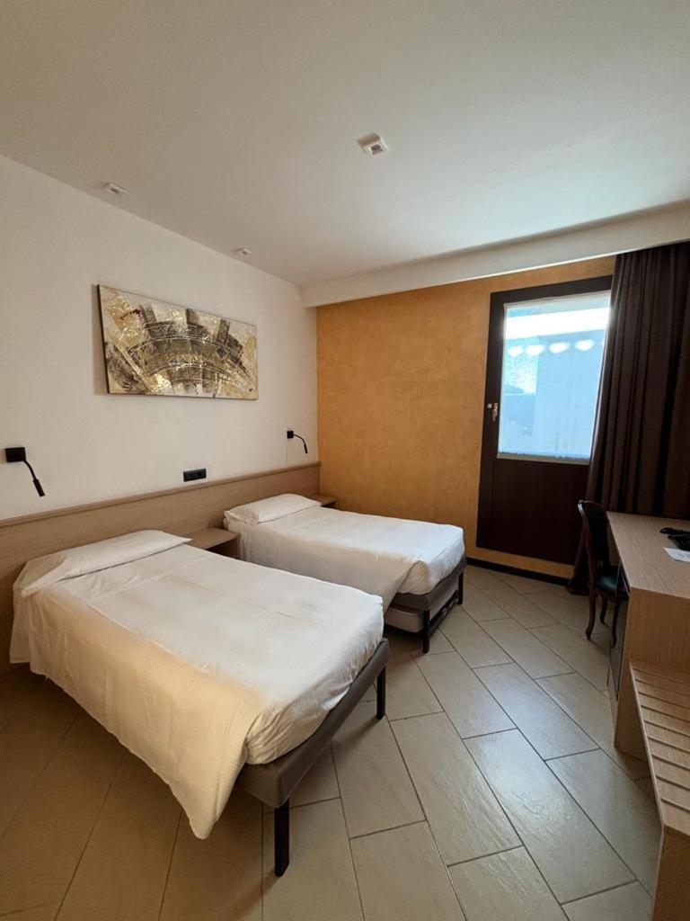 Hotel Plaza Torino Esterno foto