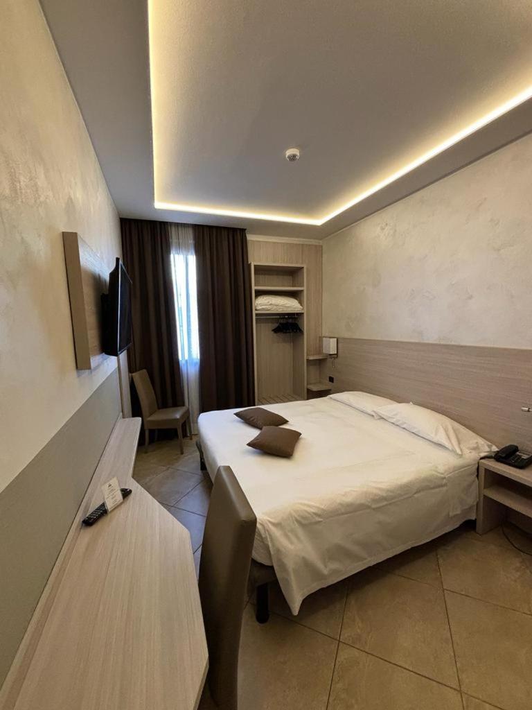 Hotel Plaza Torino Esterno foto