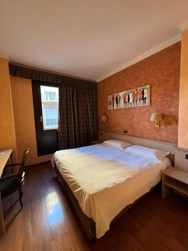 Hotel Plaza Torino Esterno foto