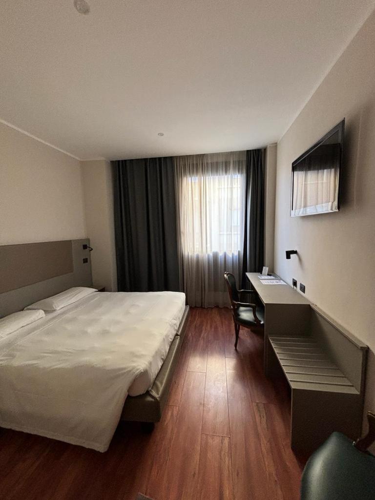 Hotel Plaza Torino Esterno foto