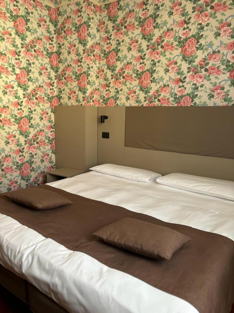 Hotel Plaza Torino Esterno foto