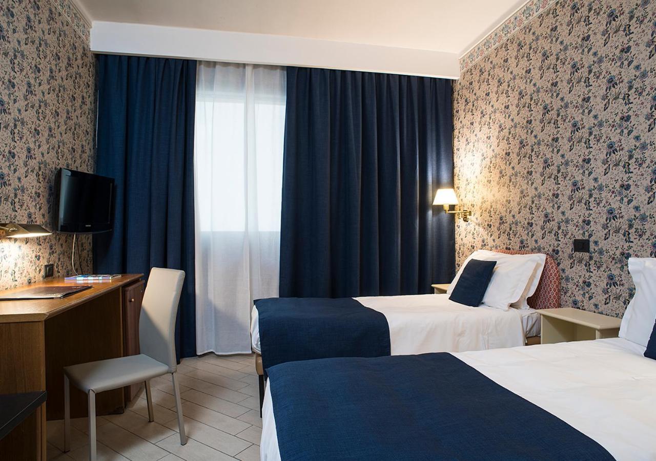 Hotel Plaza Torino Esterno foto